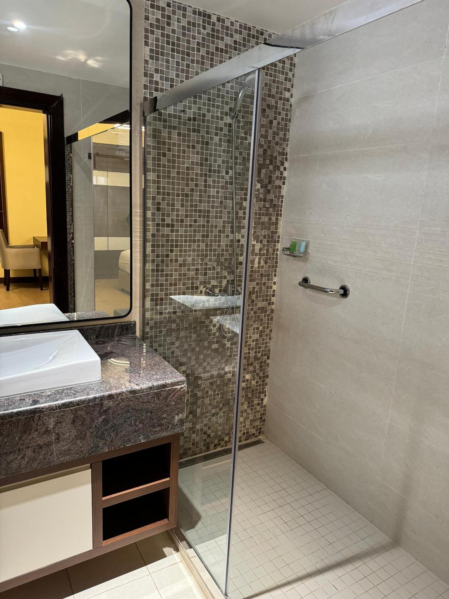 Imperial Plaza Hotel & Resort ジュバ エクステリア 写真